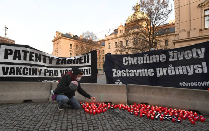 Coronavirus in Tschechien, Let Us Stop COVID Initiative fordert Industrie-Schließung in Prag