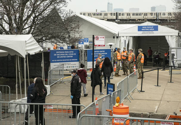 Coronavirus in den USA, Impfzentrum in Chicago