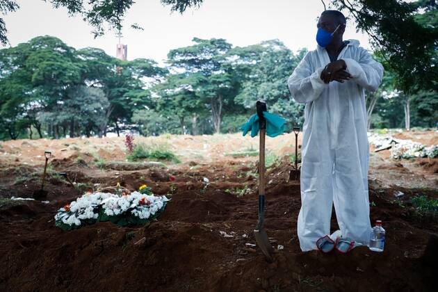 Coronavirus in Brasilien, Gräber werden auf Friedhof in Sao Paulo ausgehoben