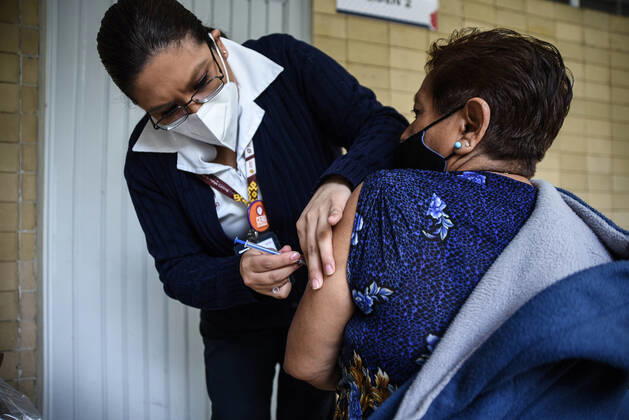 Coronavirus in Mexiko, Senioren lassen sich in Xalapa impfen