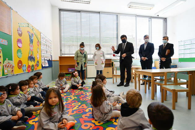 Coronavirus in Portugal, Tiago Brandao Rodrigues besucht Grundschule in Pacos de Ferreira