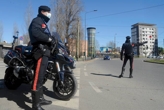 Coronavirus in Italien, Polizeikontrollen in Mailand