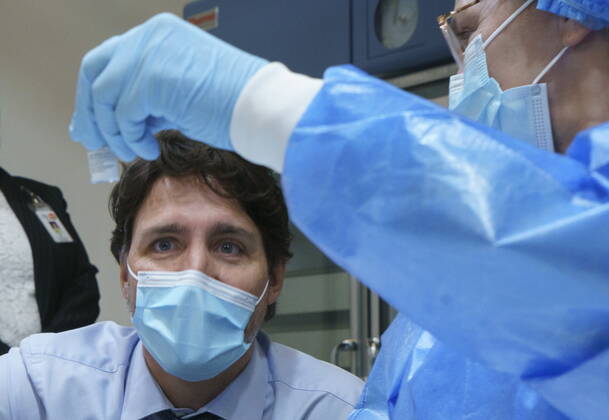 Coronavirus in Kanada, Justin Trudeau besucht Impfzentrum in Montreal