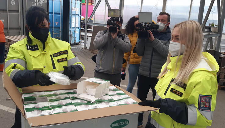 Coronavirus in Tschechien, Zoll in Prag endeckt unzertifizierten Atemschutzmasken aus China