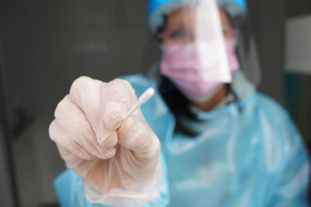 Coronavirus in Hessen, Corona-Schnelltest in der Robert-Koch-Apotheke in Mörfelden-Walldorf