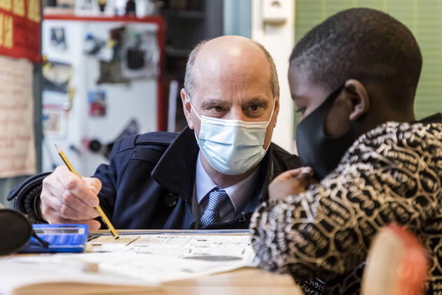 Coronavirus in Frankreich, Bildungsminister Jean Michel Blanquer besucht Grundschule in Paris