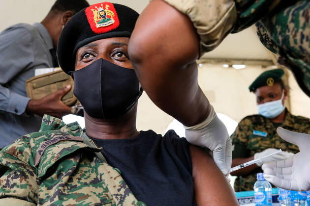 Coronavirus in Uganda, Impfung von Sicherheitskräften in Kampala