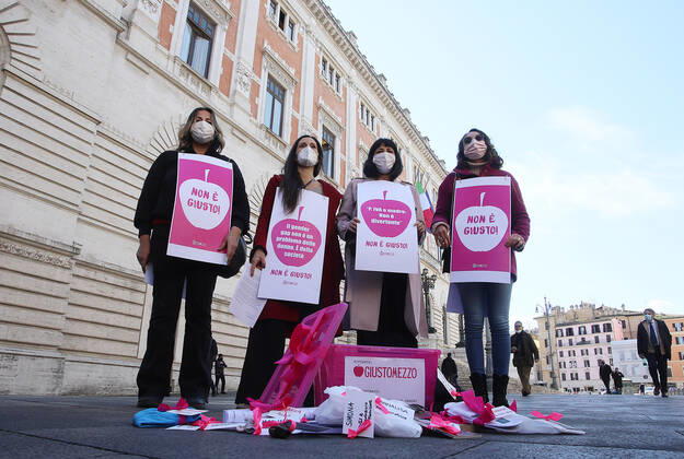 Coronavirus in Italien, Giusto Mezzo Bewegung protestiert gegen Corona-Maßnahmen in Rom