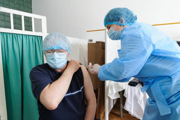 Coronavirus in der Ukraine, Impfung mit AstraZeneca Impfstoff in Lwiw