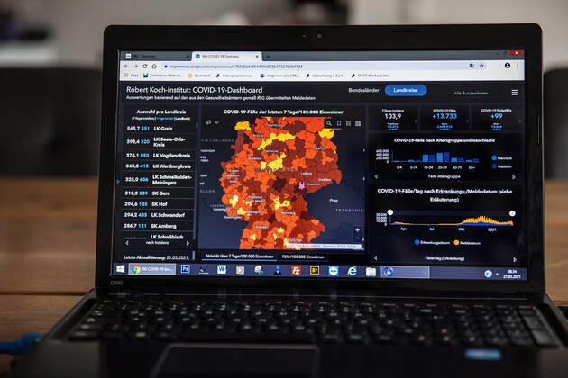 Coronavirus in Deutschland, COVID-19-Dashboard des RKI auf einem Laptop