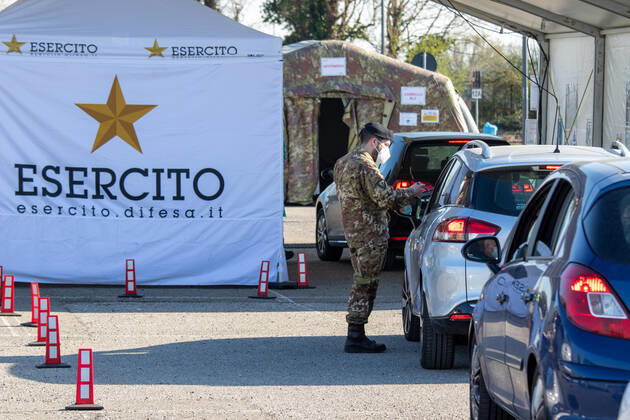 Coronavirus in Italien, Drive-Through Teststation in Mailand