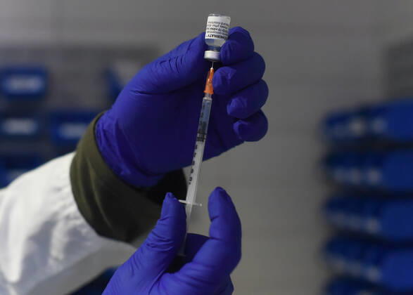 Coronavirus in Spanien, Impfung in Coria