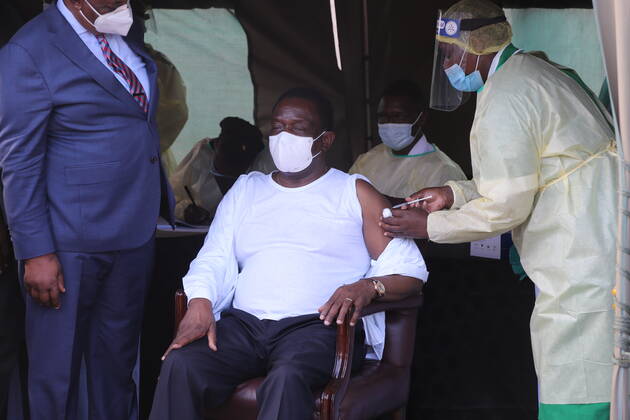 Coronavirus in Simbabwe, Impfung von Emmerson Mnangagwa