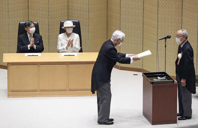 Japan, Kaiserpaar während einer Preisverleihung in Tokio