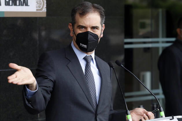 Mexico: Presidential candidate Lorenzo Cordova Vianello on his way to the TV duel in Mexico City