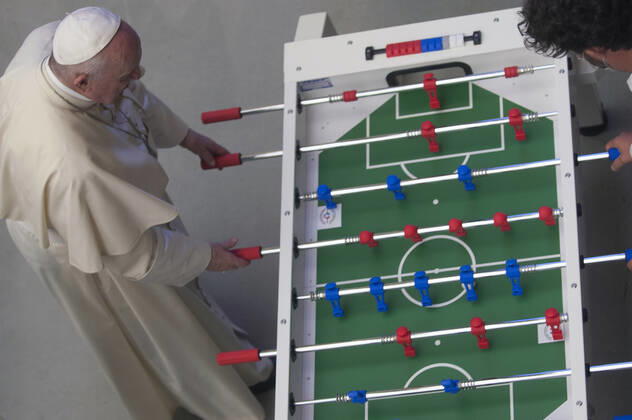 Vatican, Pope Francis plays table football at general audience