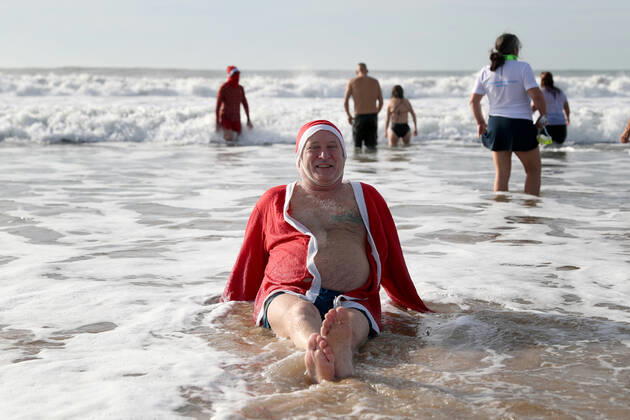 Neujahrsbaden 2022 in Cascais, Portugal
