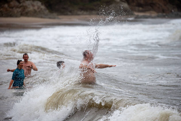 Neujahrsbaden 2022 in Wexford, Irland