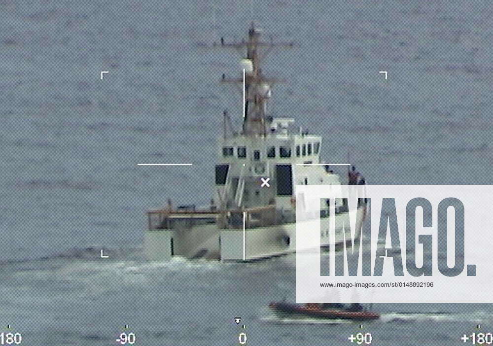 USA, Coast Guard searches for 39 missing afte | IMAGO