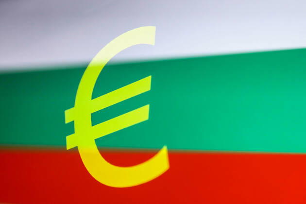 Bulgaria may introduce the euro from January, archive images