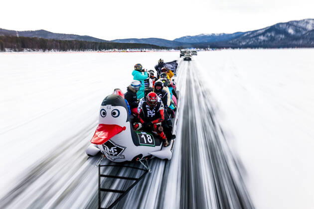 Russland, 2022 Baikal Mile Ice Speed Festival auf dem Baikalsee