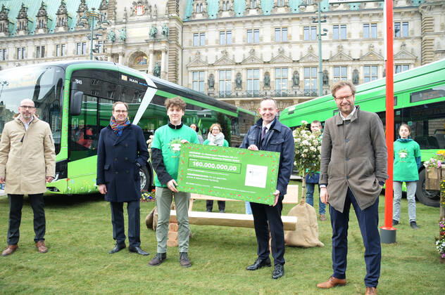 Hamburg, Volker Wissing hands over funding notification of 160 million euros to Hochbahn and VHH