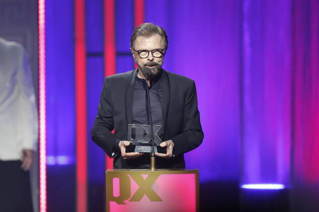 Bjürn Ulvaeus erhält Preis während der QX Gay Gala in Stockholm