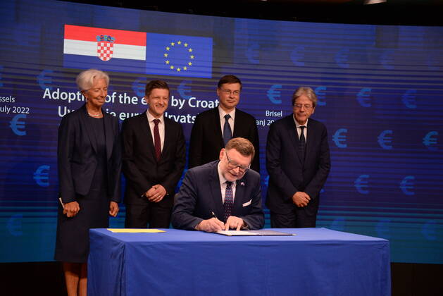 Brussels, Accession of Croatia to the EURO zone - signing of the documents