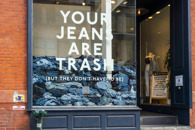 IMAGO Creative, Climate Change - Fast Fashion vs. Sustainable Fashion