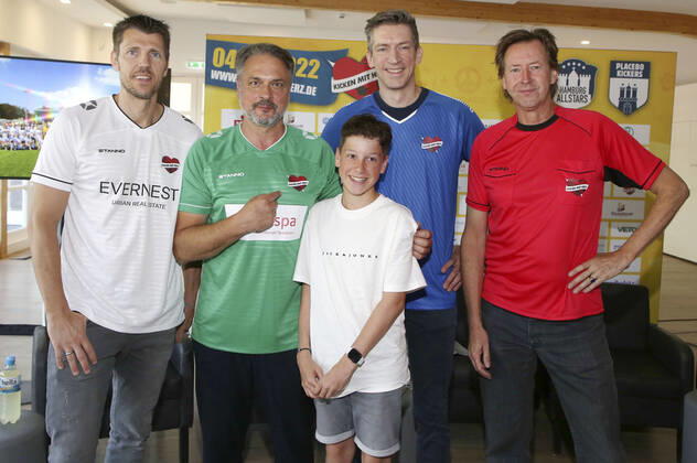 Kicken mit Herz charity football match in Hamburg