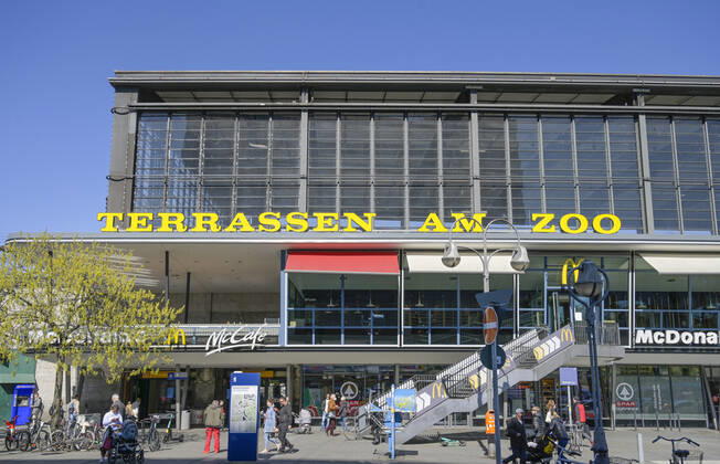 Berlin, Deutsche Bahn introduces alcohol ban at Zoologischer Garten and Ostbahnhof - Stock photos