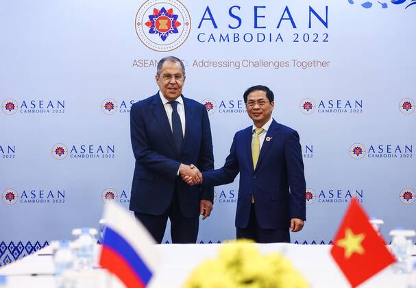 ASEAN-Gipfel Cambodia 2022 in Phnom Penh, Treffen der Außenminister Sergei Lawrow und Bui Thanh Son