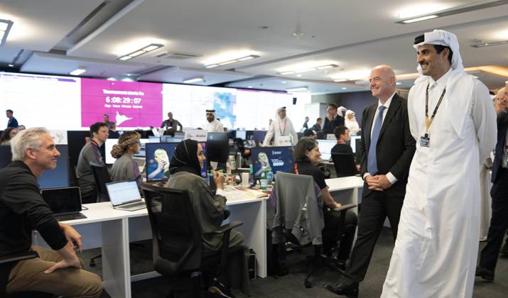 FIFA WM 2022, Tamim bin Hamad Al Thani und Gianni Infantino besuchen WM-Quartier der FIFA in Doha