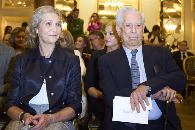 Prinzessin Elena von Spanien und Mario Vargas Llosa bei Capote de las Artes Award in Madrid