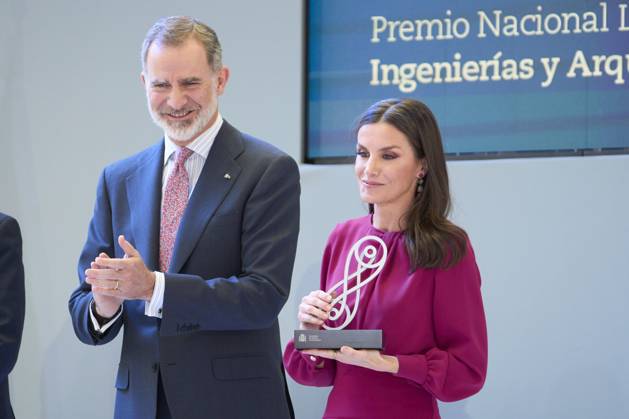 Spanisches Königspaar bei der Verleihung des nationalen Forschungspreises für die Jugend in Alicante