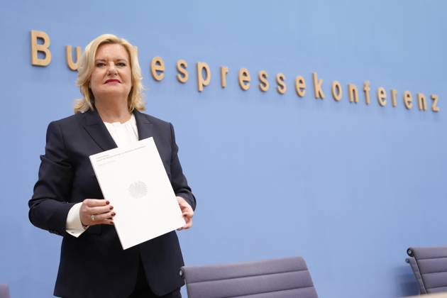 Berlin, Bundespressekonferenz, Wehrbericht der Bundeswehr 2022 wird vorgestellt