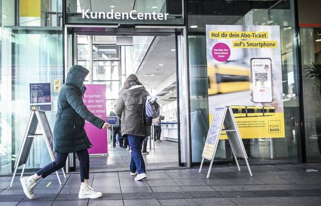 Sales start 49-Euro-Ticket