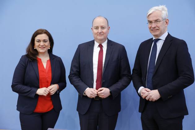 Berlin, Federal Press Conference on the Warburg Bank Tax Scandal
