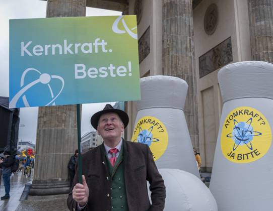 Berlin, Pro Nuclear Power Demonstration in front of the Brandenburg Gate