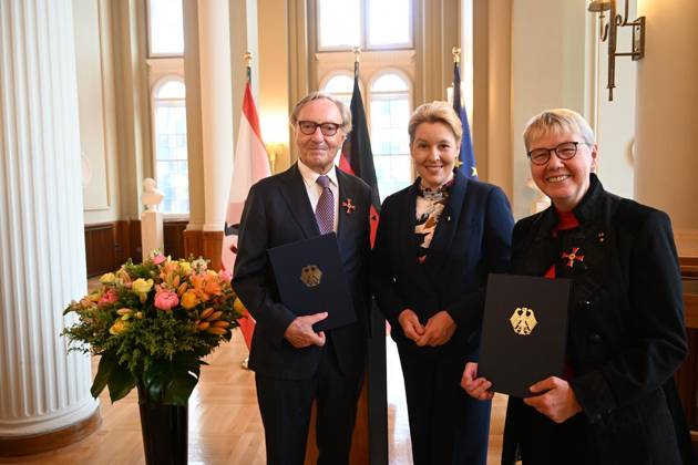 Berlin, Franziska Giffey awards Federal Crosses of Merit to Sabine Werth and Ekkehard Streletzki