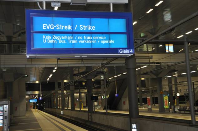 Warning strike of the railway union EVG, impressions from Berlin