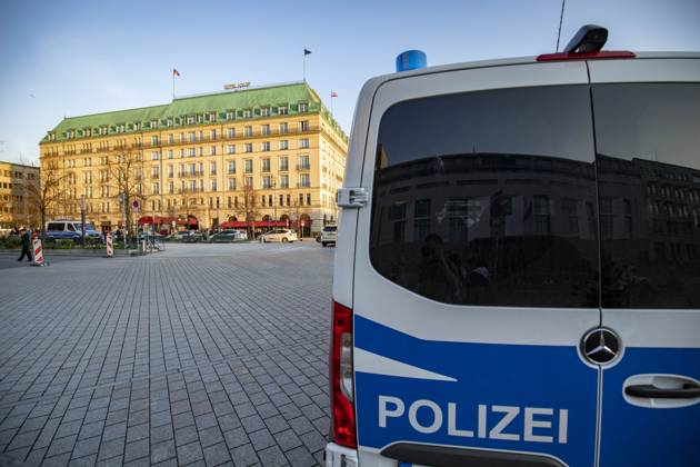 Berlin, police barriers against climate protests at the Federal Press Ball