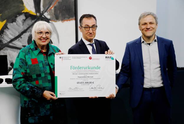 Berlin, Claudia Roth and Cem Özdemir launch funding programme Aller.Land