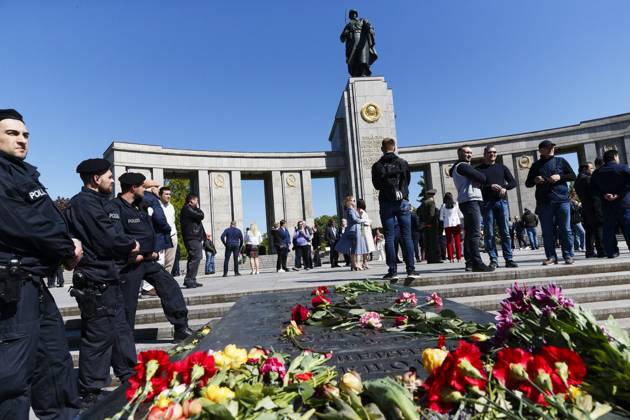 Victory Day in Germany, impressions from the memorial in Berlin-Tiergarten
