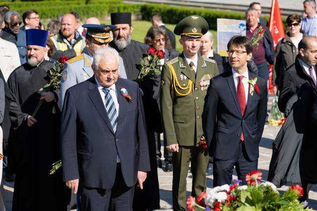 Victory Day in Germany, Russian Ambassador Sergei Nechaev at the memorial in Berlin-Treptow