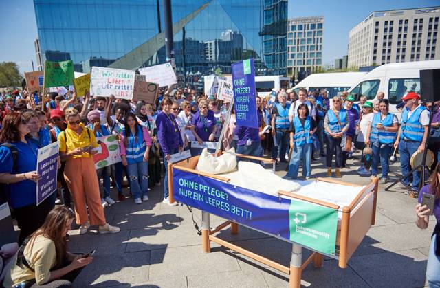 Berlin, Demonstration for better care for the elderly and sick