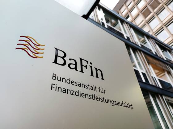 Bafin imposes record fine of 45 million euros on JP Morgan, archive images