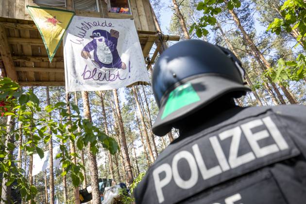 Berlin, police clear protest camp in Wuhlheide