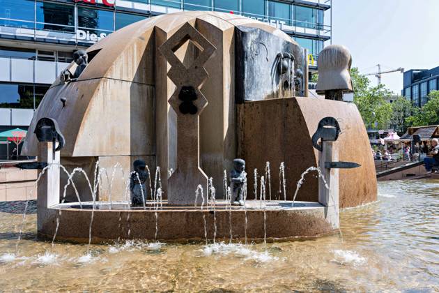 Berlin, Weltkugelbrunnen - water fountain - in front of the Europa-Center in operation again