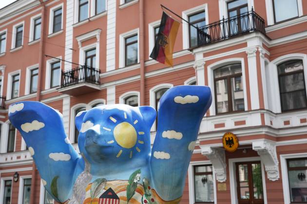 Russia closes its consulate in St Petersburg